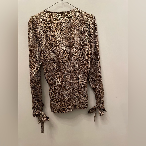 RONNY KOBO Collection Crosella Animal Print Long Sleeve Surplice Satin Blouse S - Picture 4 of 4